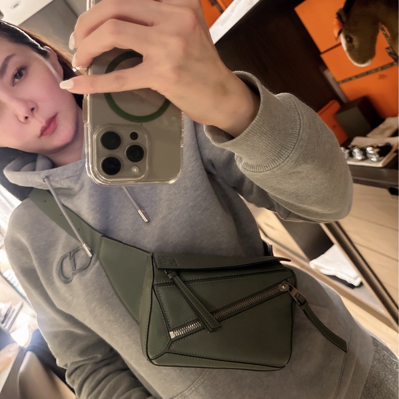 Loewe Mini Puzzle 胸包 98/99新閒置「Dark Sage」鼠尾草綠-4