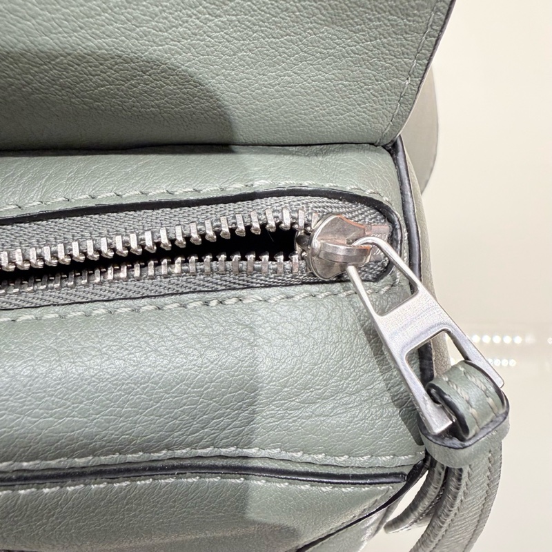 Loewe Mini Puzzle 胸包 98/99新閒置「Dark Sage」鼠尾草綠-11