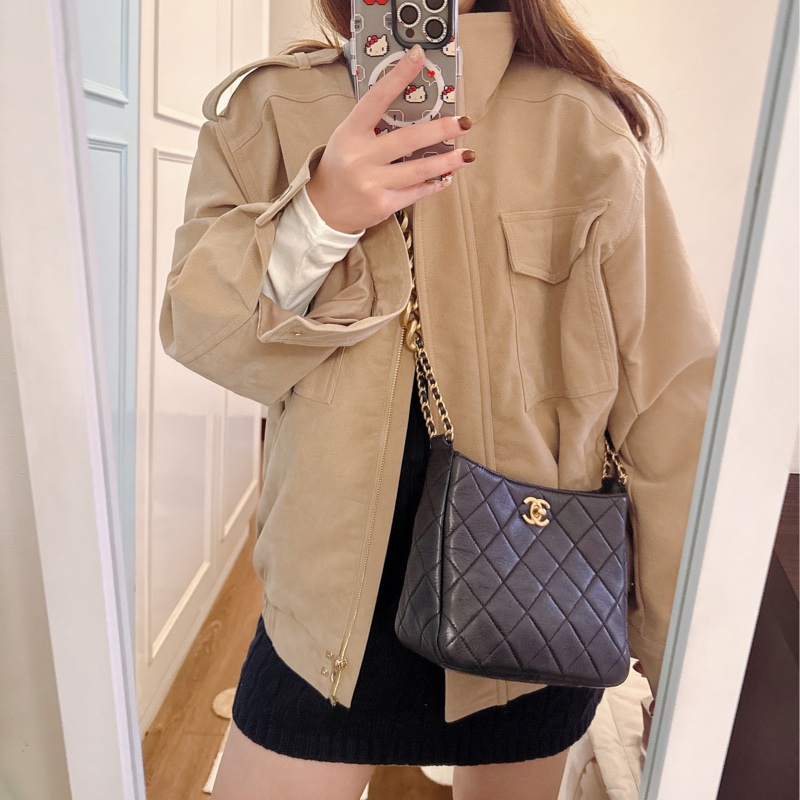 誠可議價CHANEL 22金扣字母 logo皮穿鏈HOBO黑色牛皮晶片開金扣肩背包-7