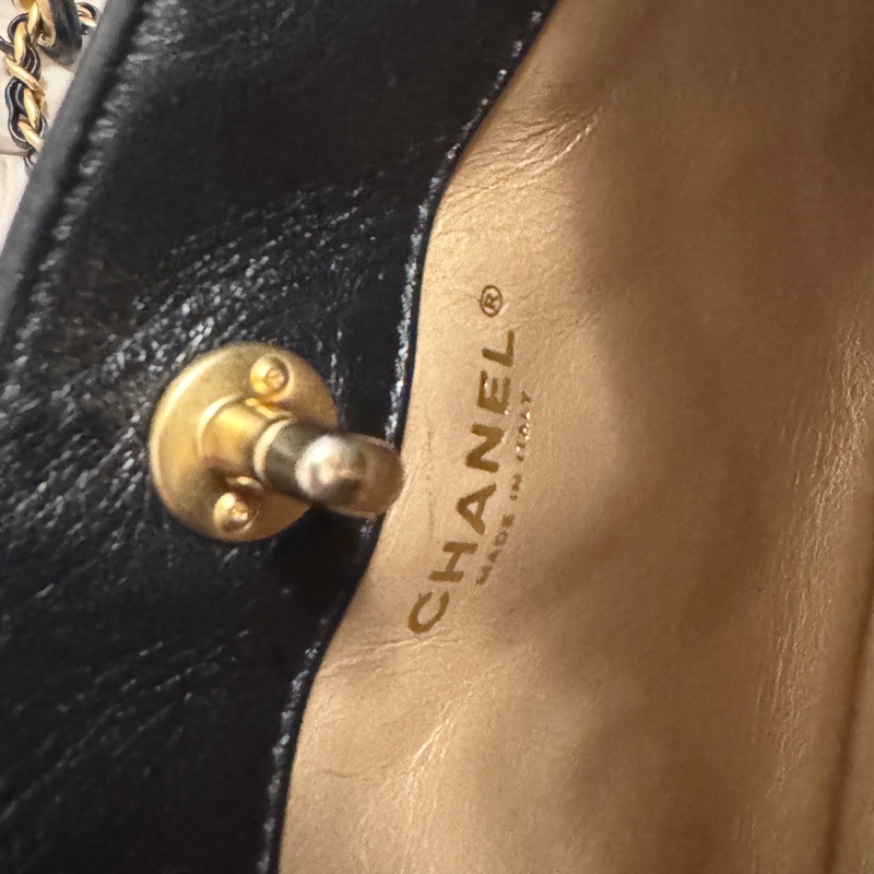 誠可議價CHANEL 22金扣字母 logo皮穿鏈HOBO黑色牛皮晶片開金扣肩背包-11