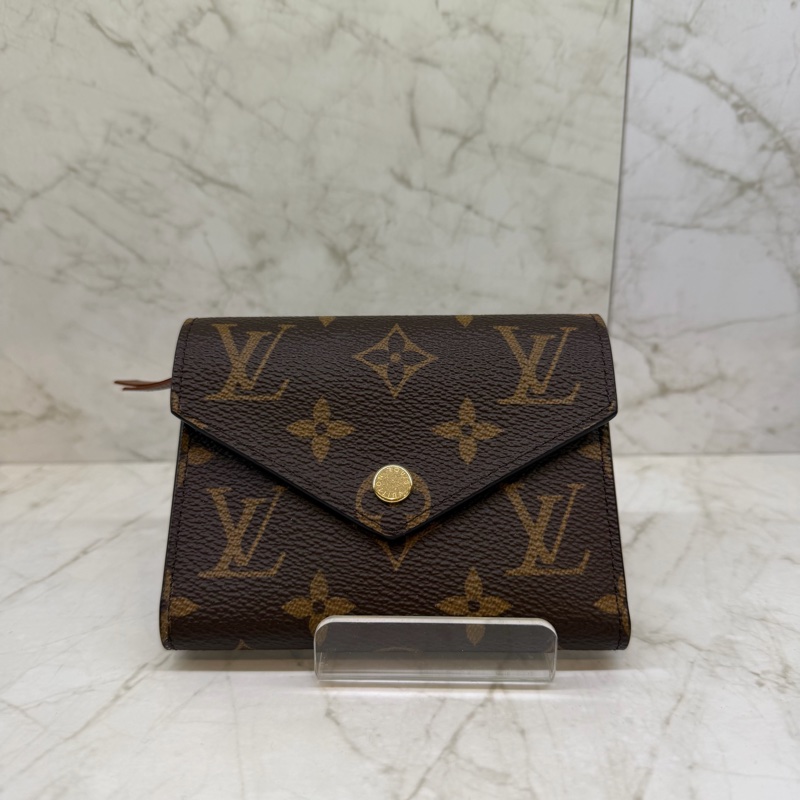 LV 老花拼咖三折短夾晶片-0
