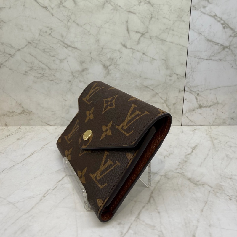 LV 老花拼咖三折短夾晶片-1