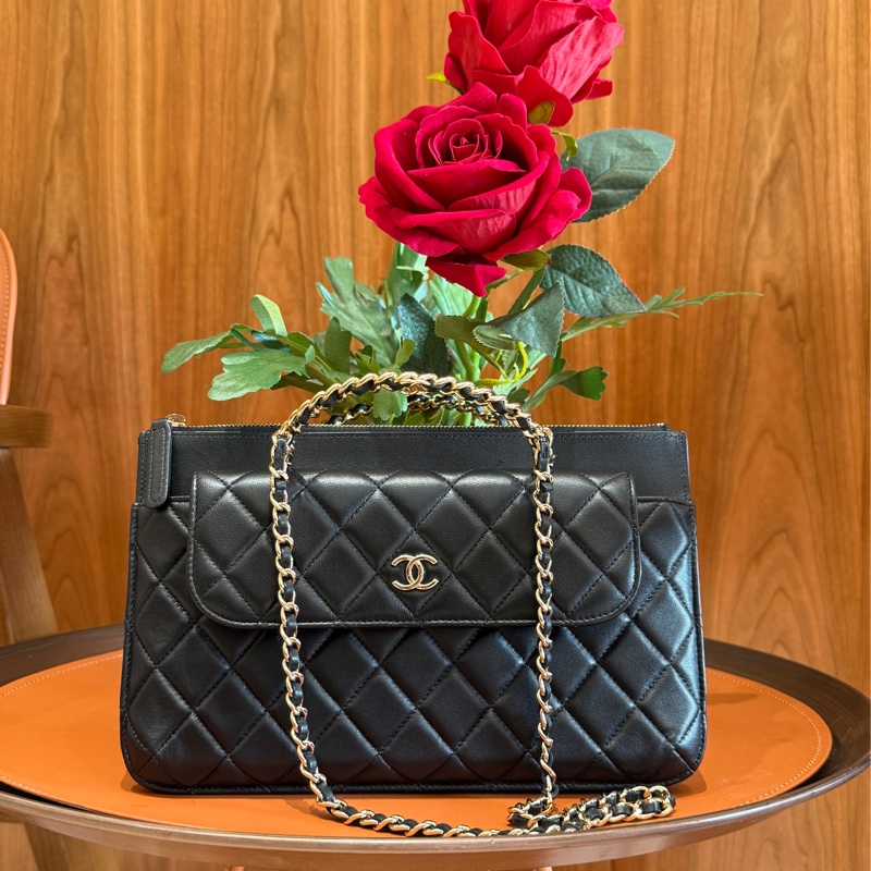 香奈兒 鏈條手拿包 羊皮革與金色金屬 鏈條手拿包-0