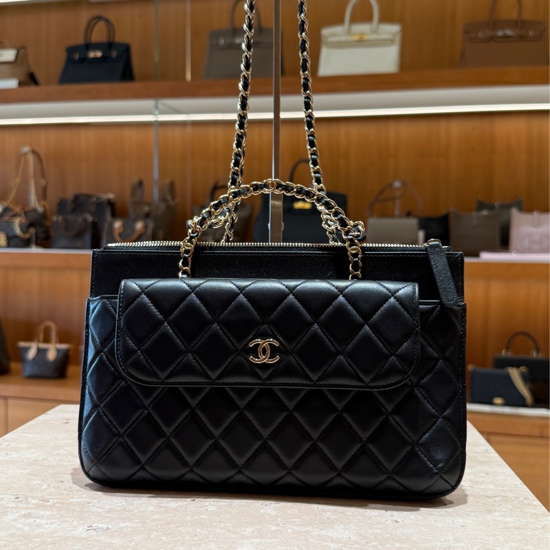 香奈兒 鏈條手拿包 羊皮革與金色金屬 鏈條手拿包-1