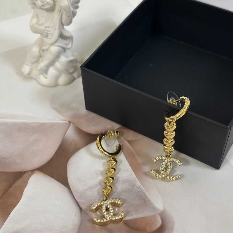 CHANEL 23P愛心串雙C吊墜耳環-0