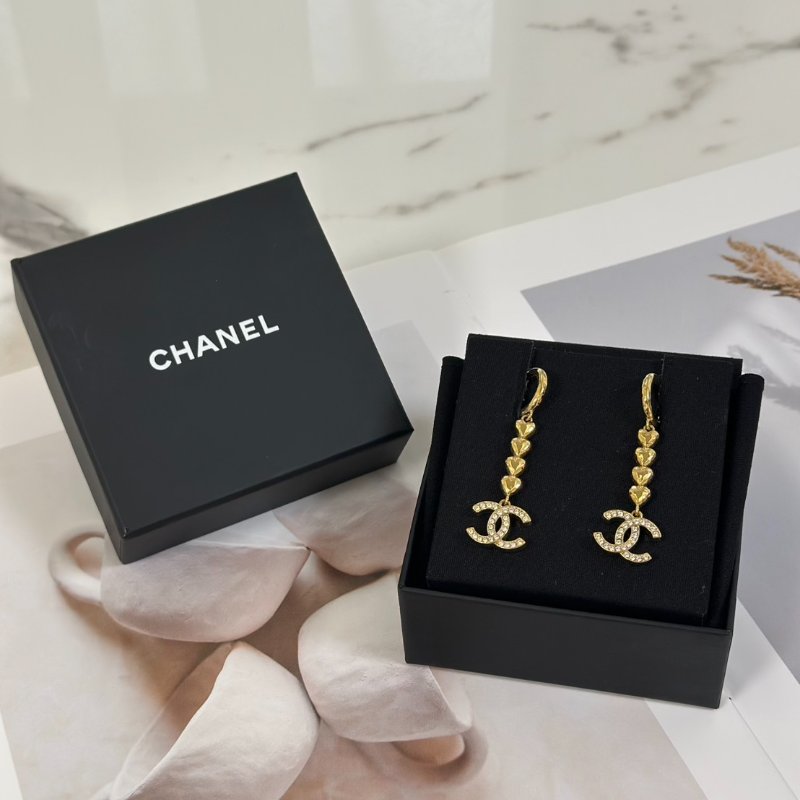 CHANEL 23P愛心串雙C吊墜耳環-2