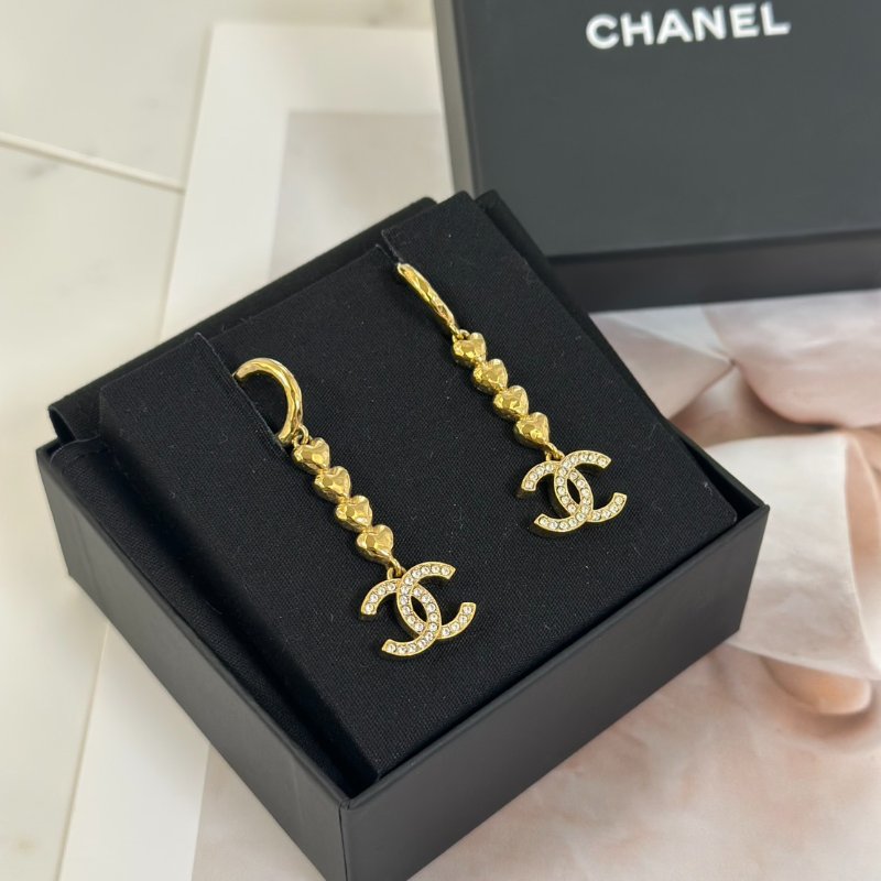 CHANEL 23P愛心串雙C吊墜耳環-3