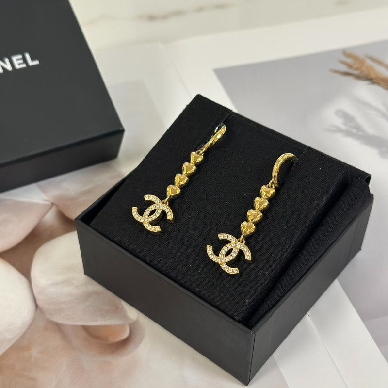 CHANEL 23P愛心串雙C吊墜耳環-4