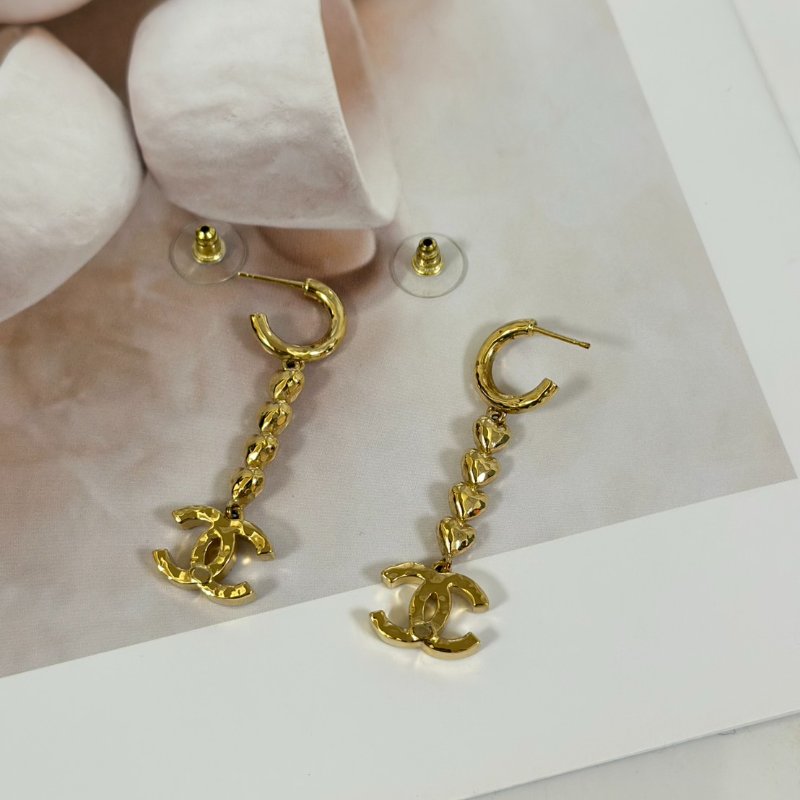 CHANEL 23P愛心串雙C吊墜耳環-5