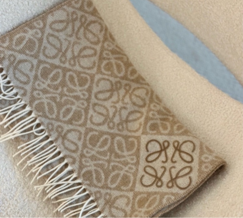 【全❤️】LOEWE Anagram scarf 羊絨羊毛圍巾頸巾女款奶茶色 米色-1