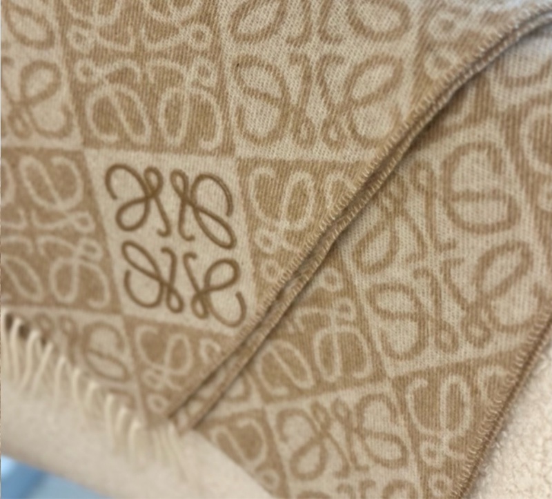 【全❤️】LOEWE Anagram scarf 羊絨羊毛圍巾頸巾女款奶茶色 米色-3