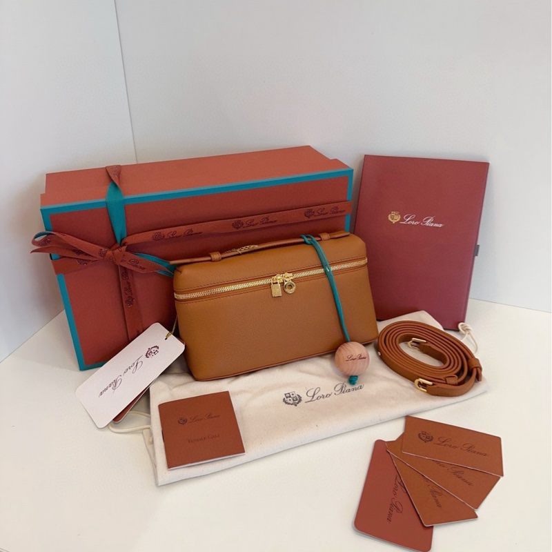 【閒置大全套🆕】LP Loro Piana Extra Pocket L19金棕色金扣飯盒包 二代新扣款 荔枝紋牛皮斜挎包手提包-0