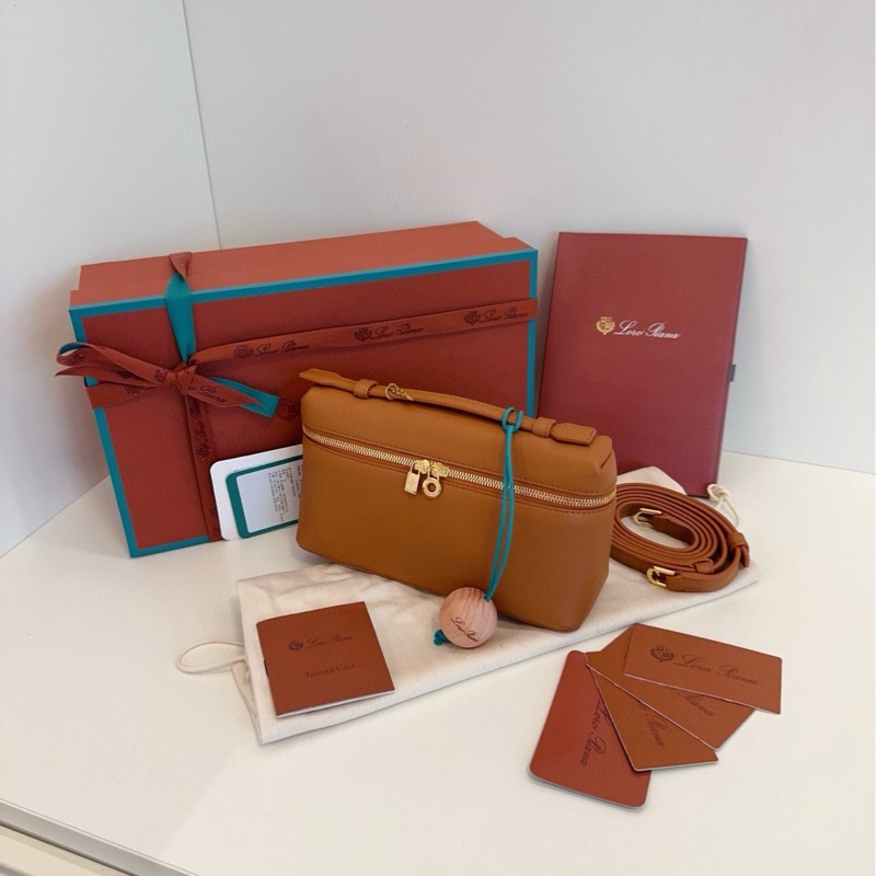 【閒置大全套🆕】LP Loro Piana Extra Pocket L19金棕色金扣飯盒包 二代新扣款 荔枝紋牛皮斜挎包手提包-3