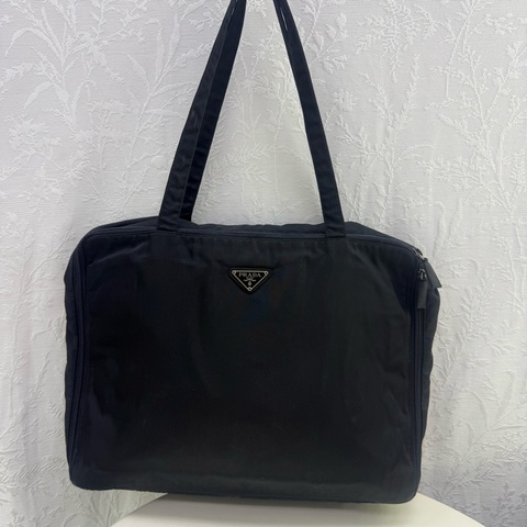Prada 電腦袋或公事包