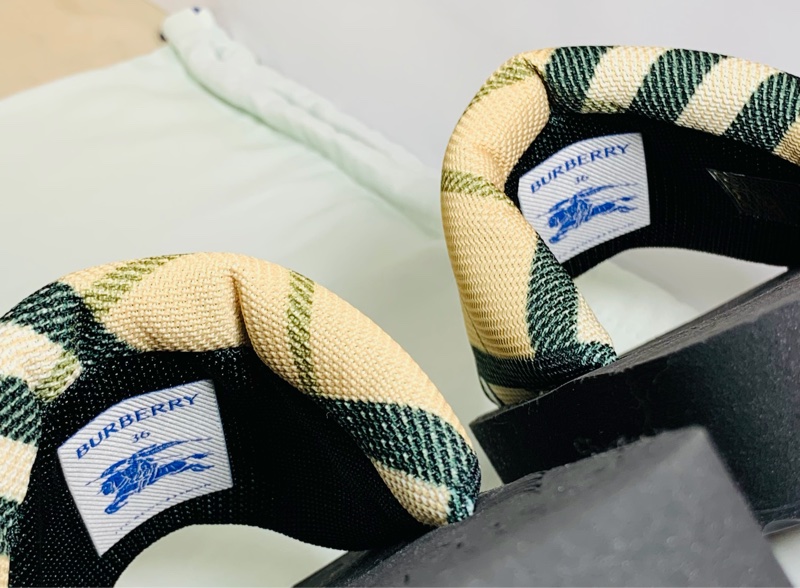 🎁全新未試穿 2024新款盒裝 Burberry 巴寶莉 經典格紋厚底拖鞋 （原價20900）-4