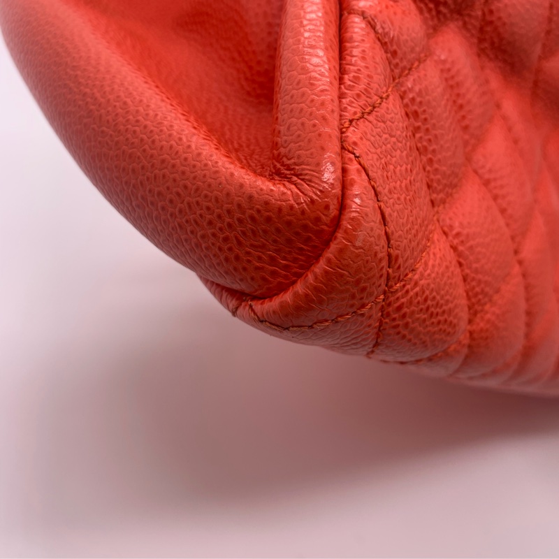 二手Chanel香奈兒西瓜紅銀魚子醬保齡球鏈條包，邊角有輕微使用痕跡，鐳射17開-5