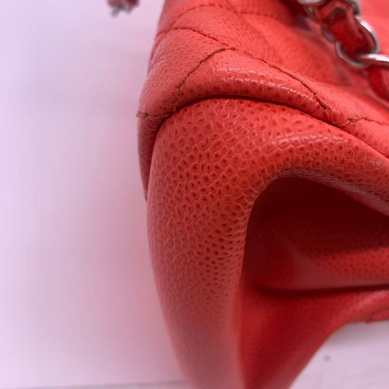 二手Chanel香奈兒西瓜紅銀魚子醬保齡球鏈條包，邊角有輕微使用痕跡，鐳射17開-6