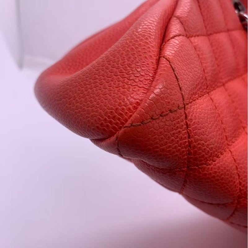 二手Chanel香奈兒西瓜紅銀魚子醬保齡球鏈條包，邊角有輕微使用痕跡，鐳射17開-7