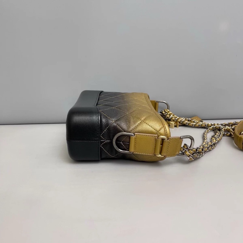 Chanel香奈兒 限量黑金漸變色荔枝紋小號流浪包-1