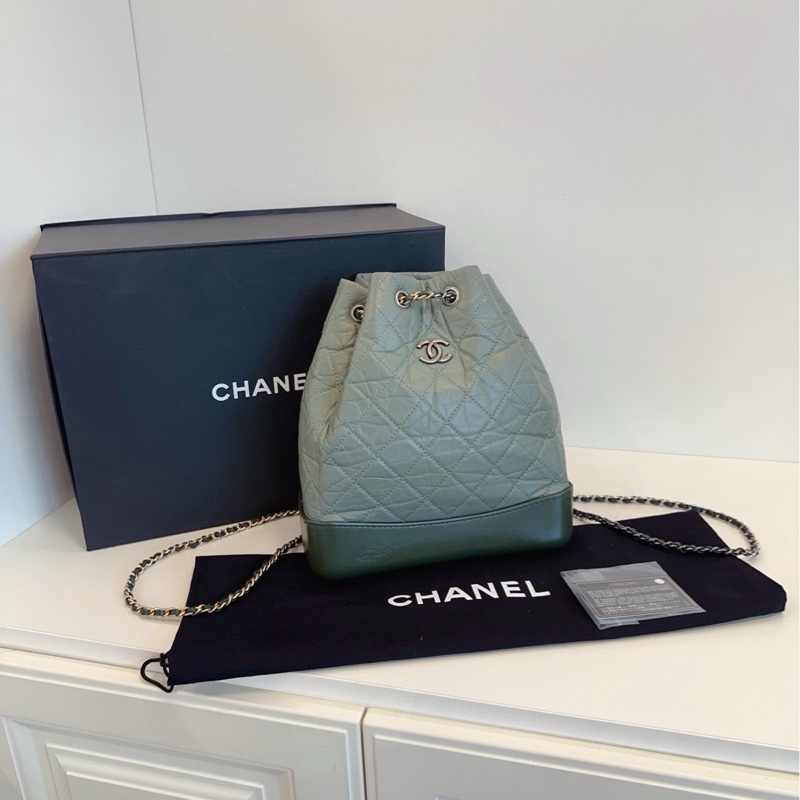 【99新全套🆕】Chanel  Gabrielle菱格牛皮流浪雙肩包 金銀鴛鴦鏈條小號 背包-0