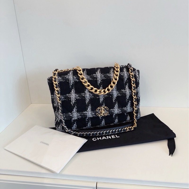 【閒置全膜🆕】Chanel 黑白大千鳥格紋19Bag maxi 毛呢大枕頭金扣 單肩包-0