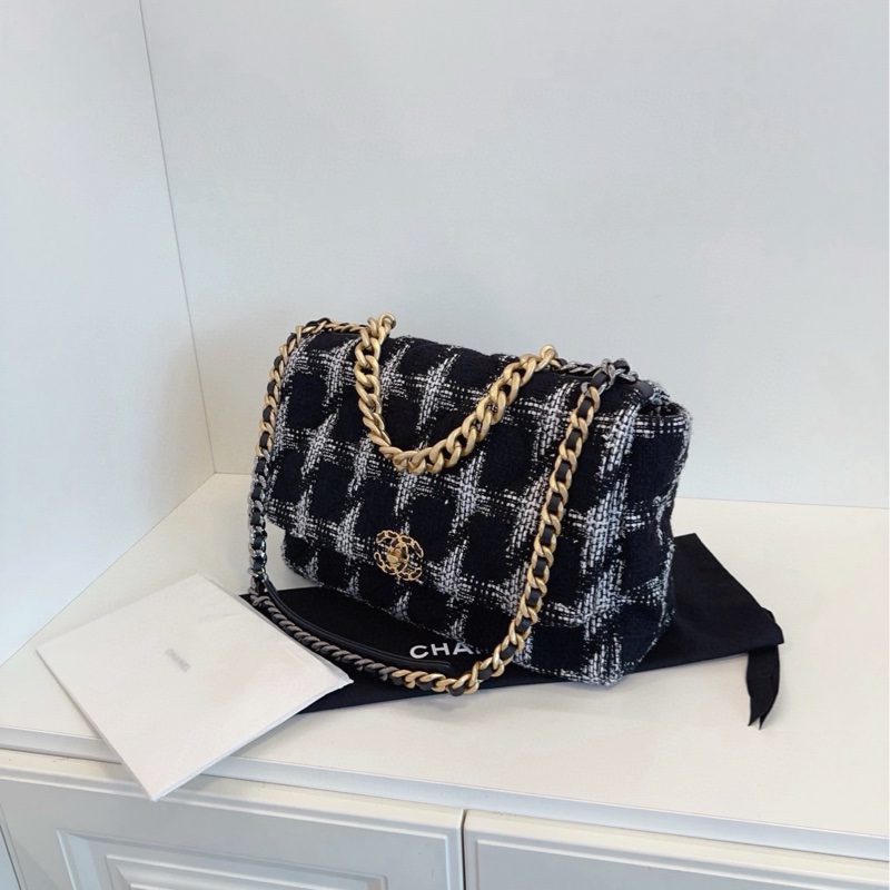 【閒置全膜🆕】Chanel 黑白大千鳥格紋19Bag maxi 毛呢大枕頭金扣 單肩包-3