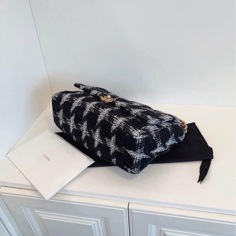 【閒置全膜🆕】Chanel 黑白大千鳥格紋19Bag maxi 毛呢大枕頭金扣 單肩包-5