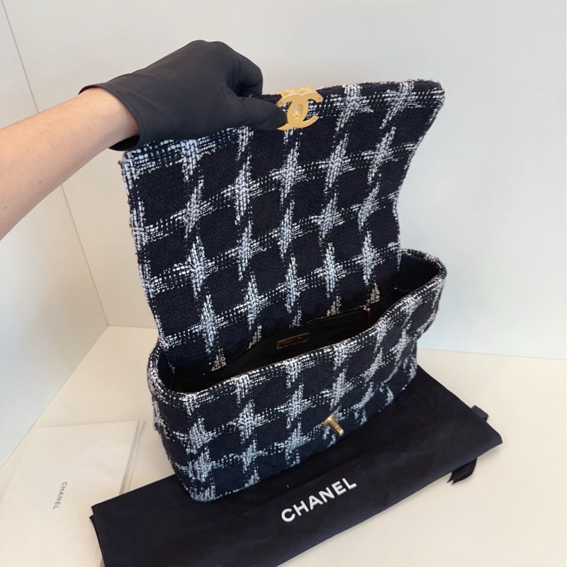 【閒置全膜🆕】Chanel 黑白大千鳥格紋19Bag maxi 毛呢大枕頭金扣 單肩包-7