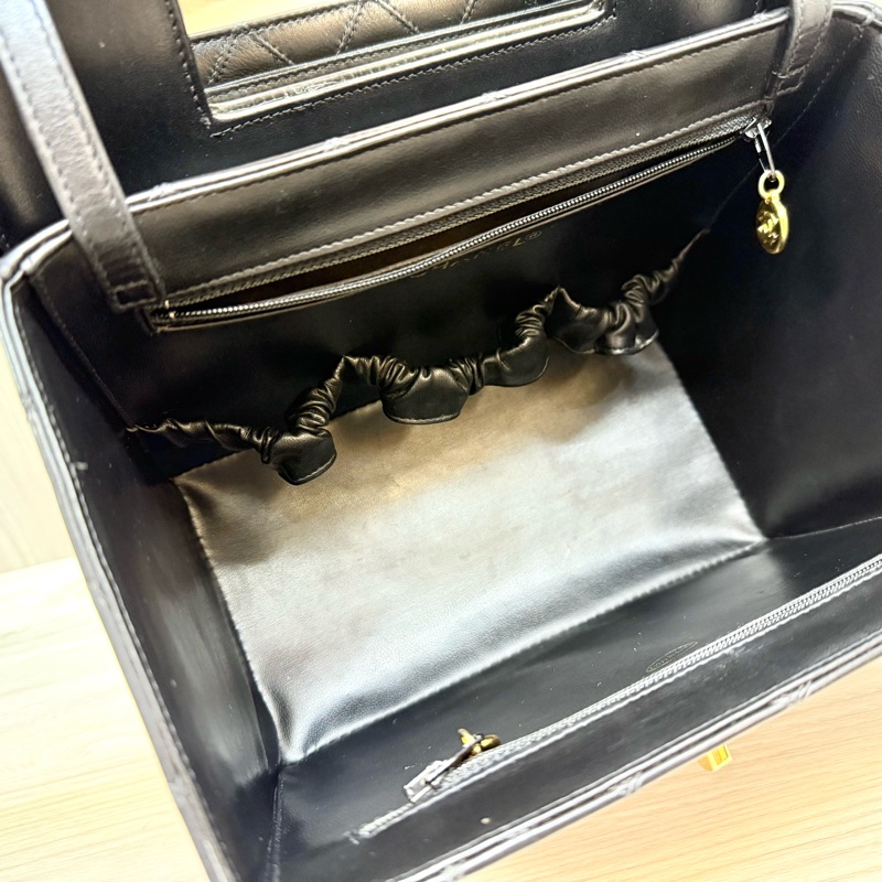 Chanel黑牛皮Vanitycase化妝箱A01620-14