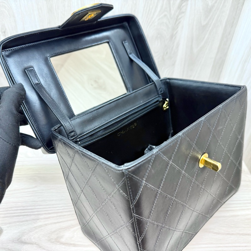 Chanel黑牛皮Vanitycase化妝箱A01620-21