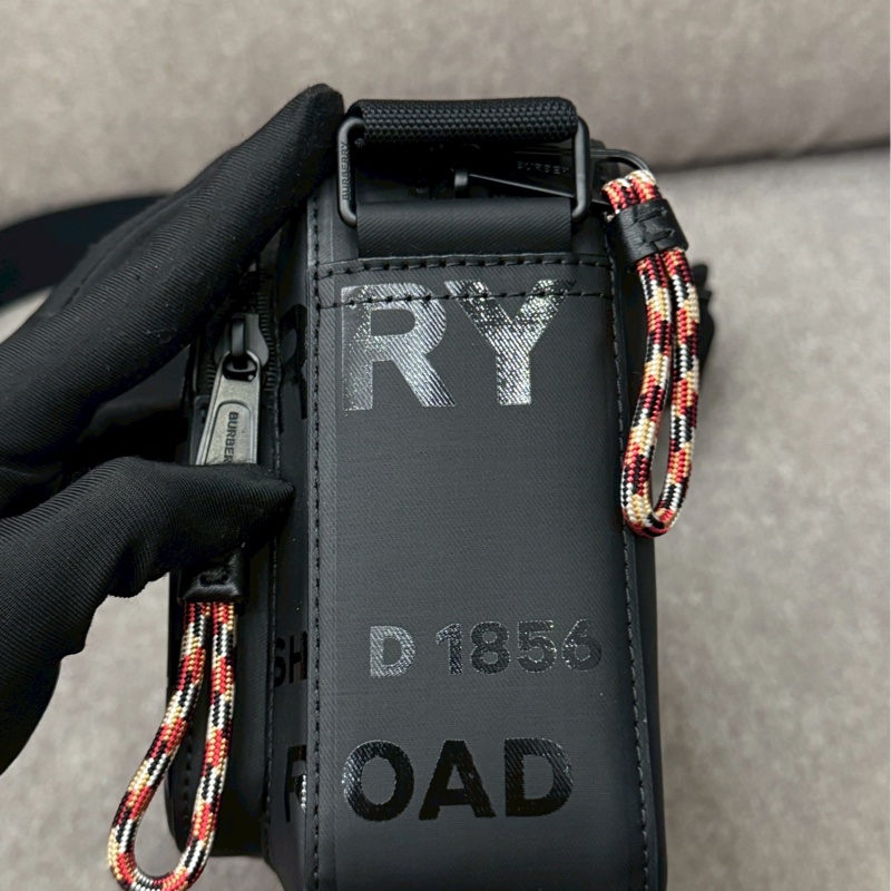 Burberry黑色相機包-2