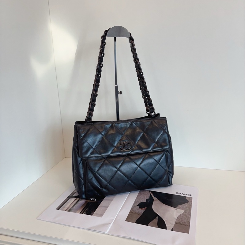 【97新🆕】Chanel soblack黑天使大菱格亞克力粗鏈條tote奶粉包 像塊濃郁的黑巧🍫方正 單肩包-0