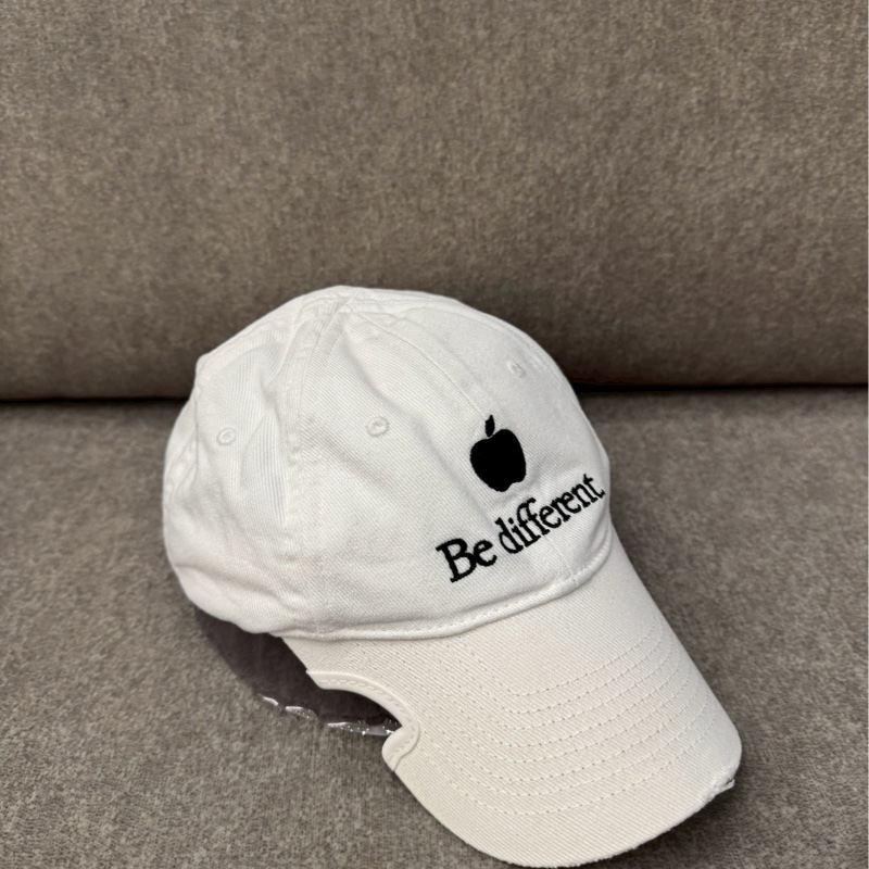 巴黎世家蘋果缺角帽-1