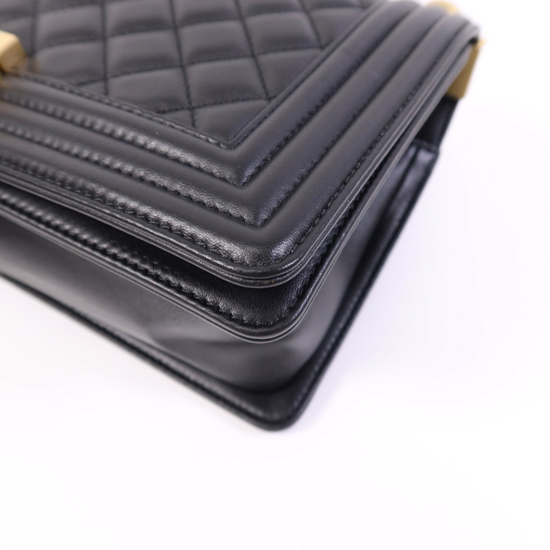 CHANEL 羊皮皮革Boy 25金扣鏈帶肩背袋-13