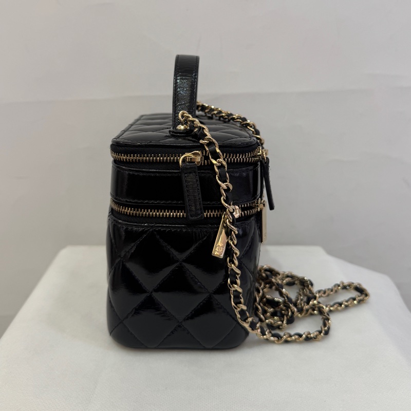 Chanel 黑金油蠟皮雙層化妝盒-1