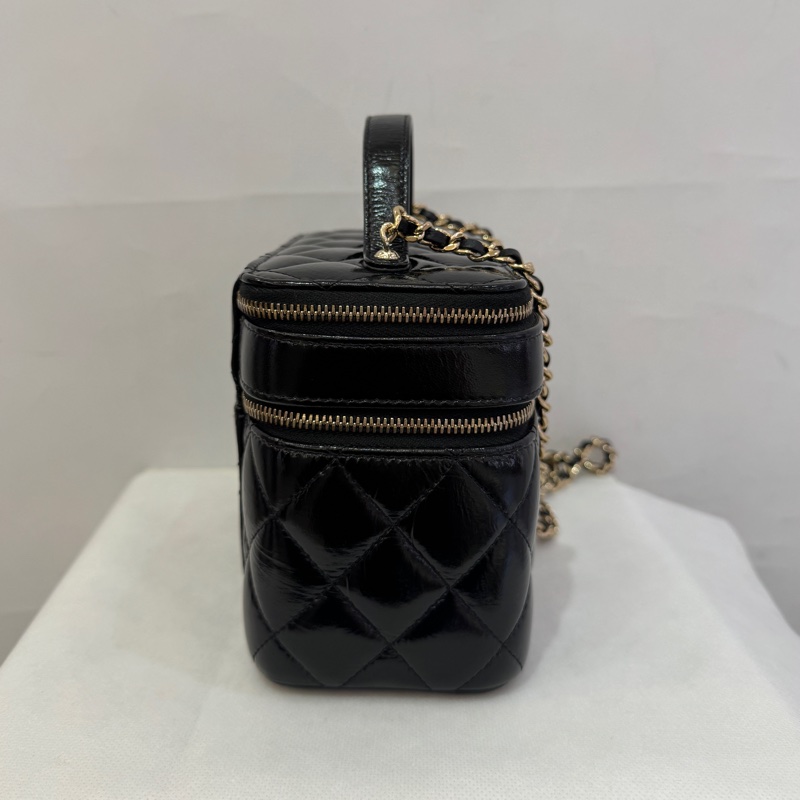 Chanel 黑金油蠟皮雙層化妝盒-3