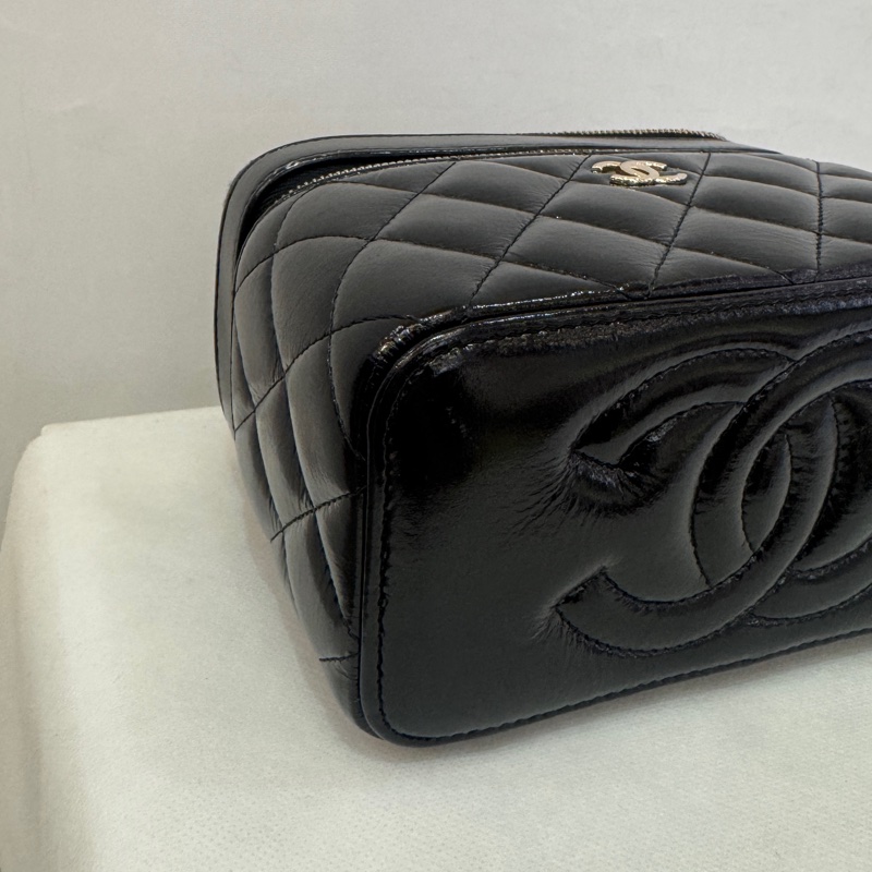 Chanel 黑金油蠟皮雙層化妝盒-5