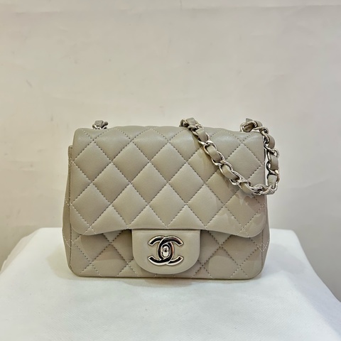 Chanel 灰銀方胖子斜背包