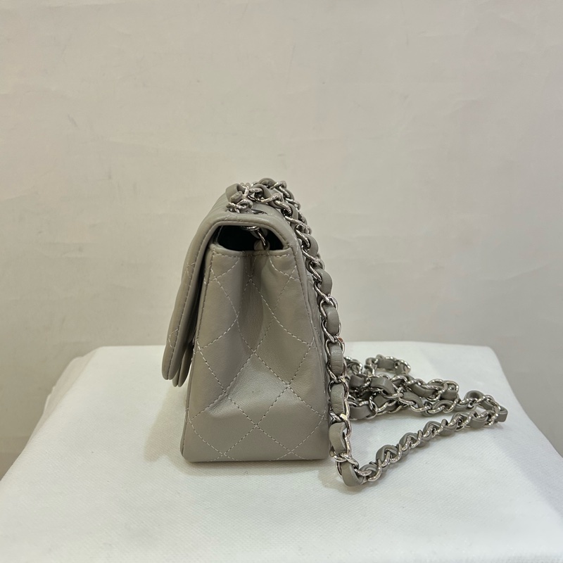 Chanel 灰銀方胖子斜背包-1