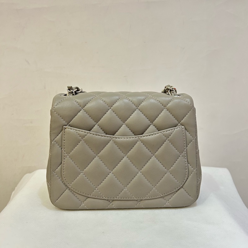 Chanel 灰銀方胖子斜背包-2