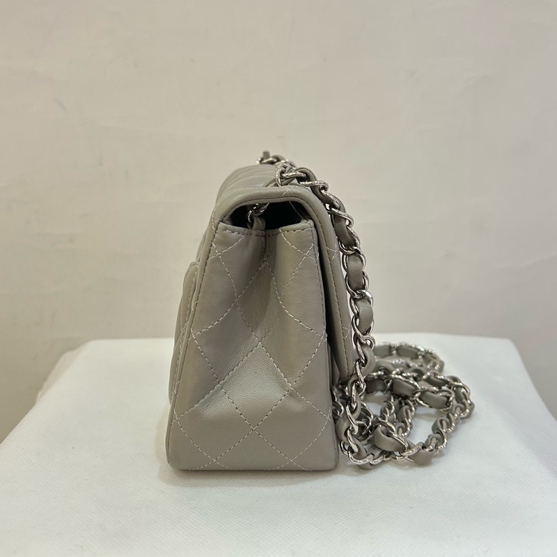 Chanel 灰銀方胖子斜背包-3
