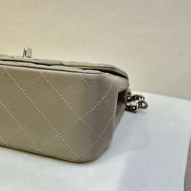 Chanel 灰銀方胖子斜背包-5