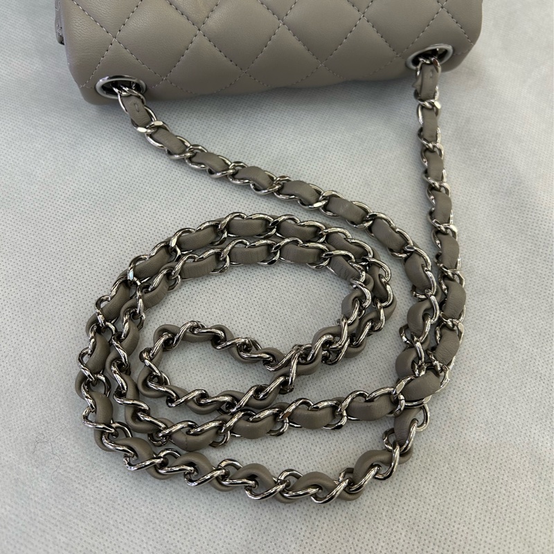 Chanel 灰銀方胖子斜背包-7