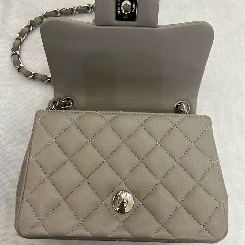 Chanel 灰銀方胖子斜背包-9