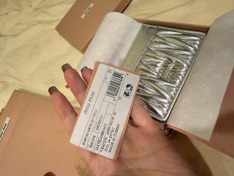 miumiu 全新Matelassé納帕軟皮卡片套-6