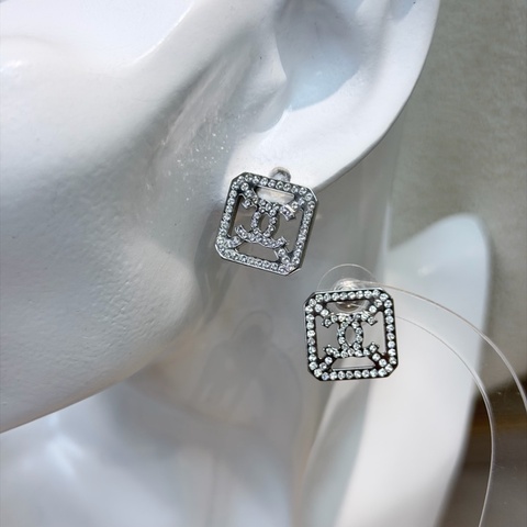 Chanel B17 銀色方形CC水鑽耳環 XB854