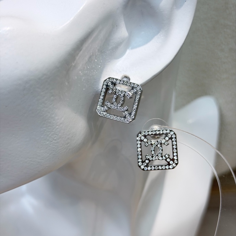 Chanel B17 銀色方形CC水鑽耳環 XB854-0