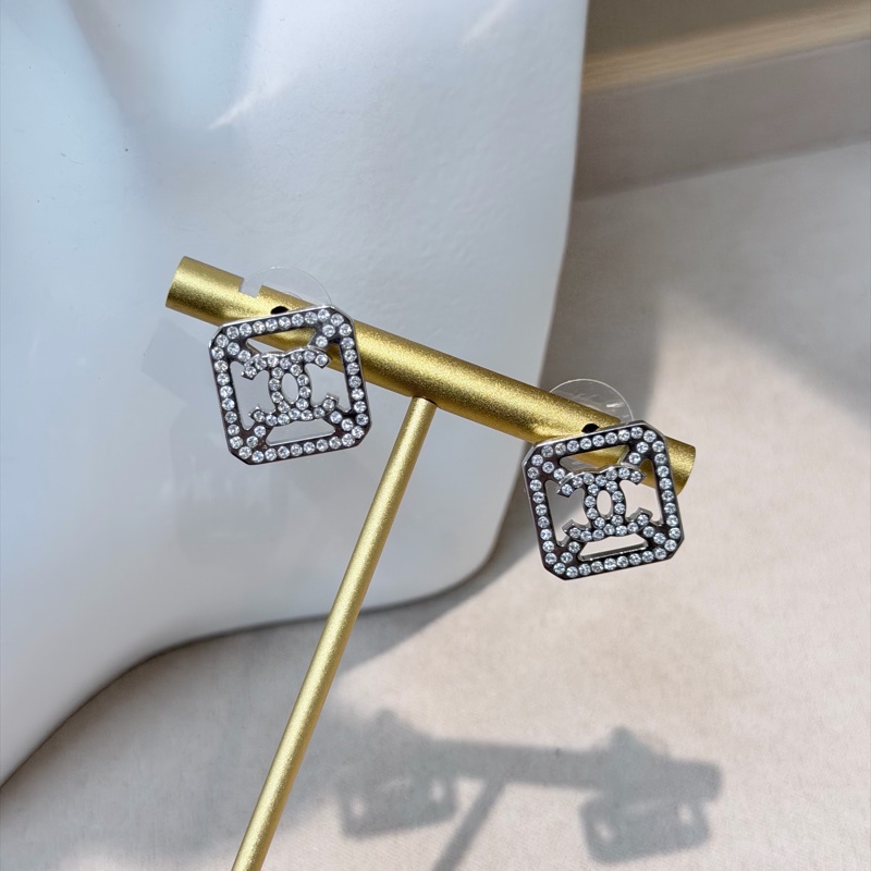 Chanel B17 銀色方形CC水鑽耳環 XB854-1