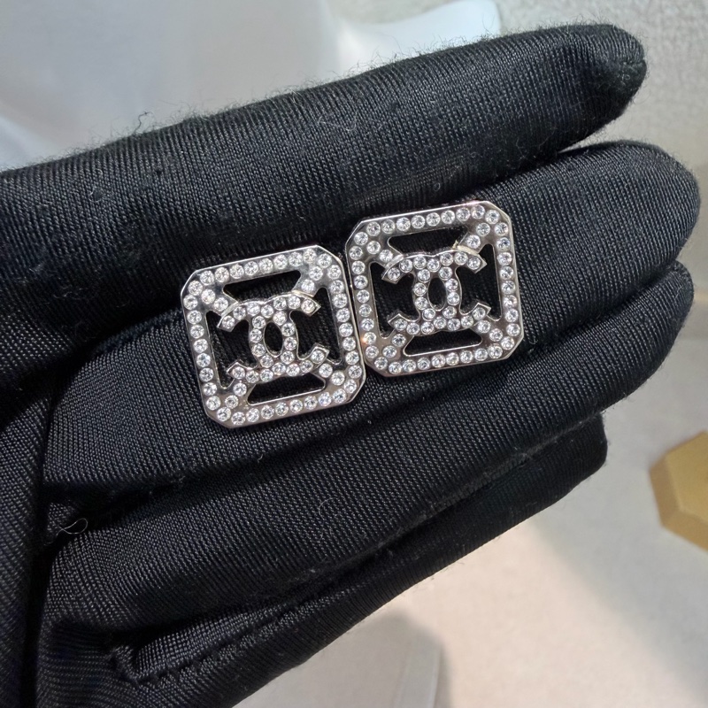 Chanel B17 銀色方形CC水鑽耳環 XB854-2