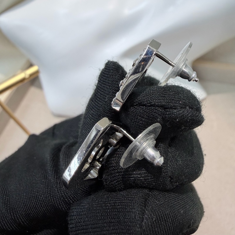 Chanel B17 銀色方形CC水鑽耳環 XB854-5